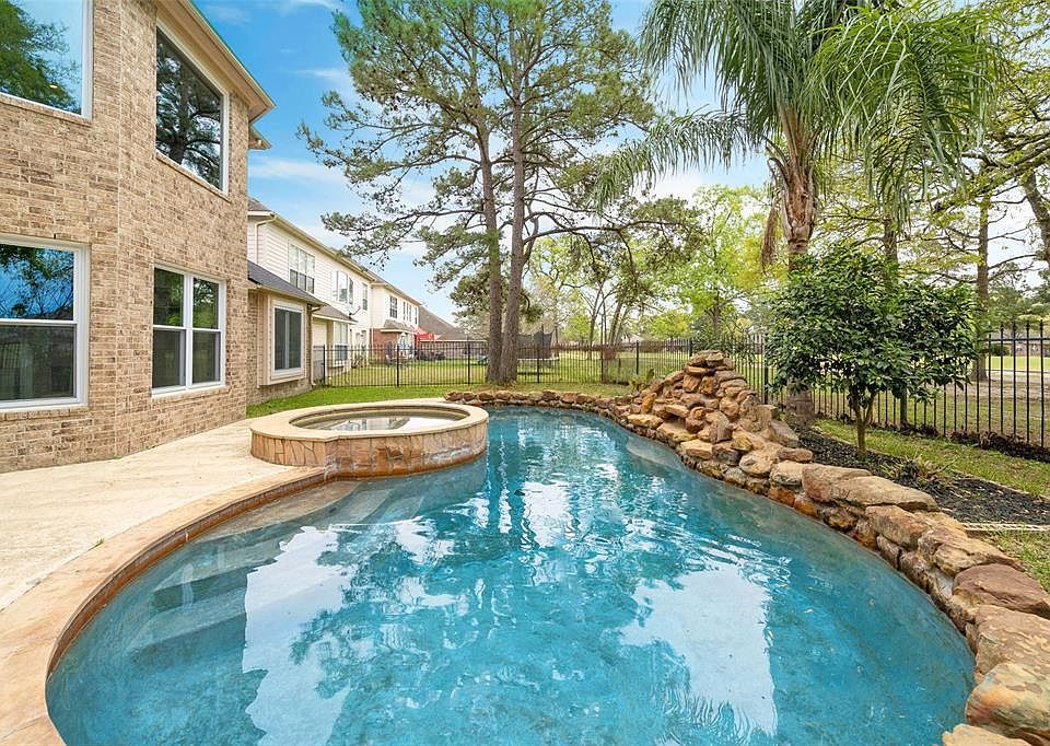 1st image of 8410 Hunters Village Dr