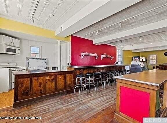 2nd image of 1135 New York 295
