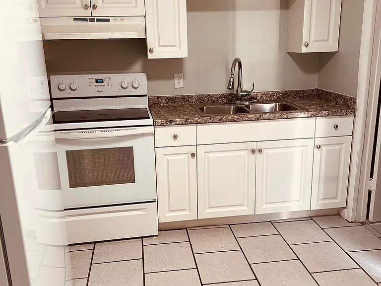 805 Revels Ln #805 — Photo 3