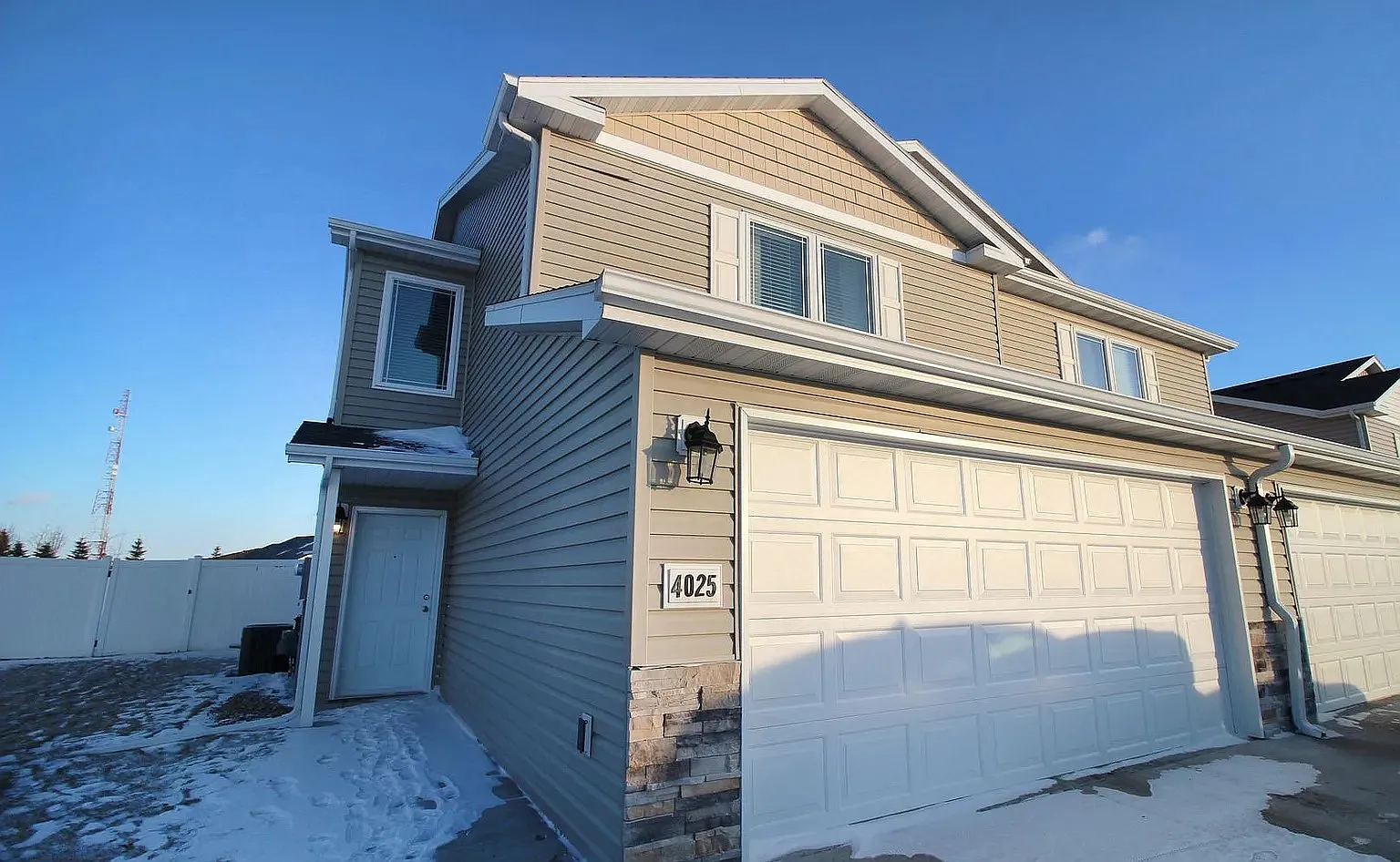 3 bed, 2.5 bath, 1542 sqft, $2,195 — Photo 1