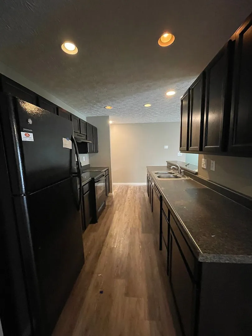 3 Bedroom Single Family Home — Photo 4
