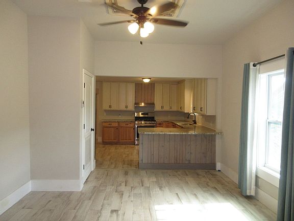 5th image of 717 W Wright St