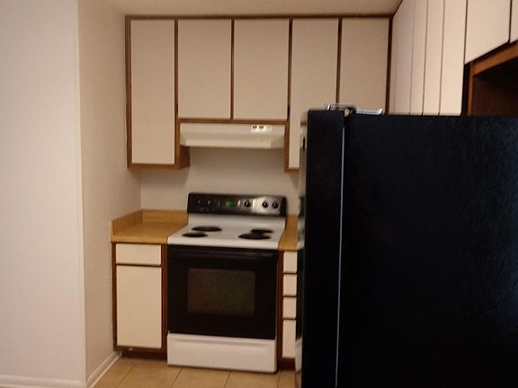 3rd image of 208 Stephen Ave #B