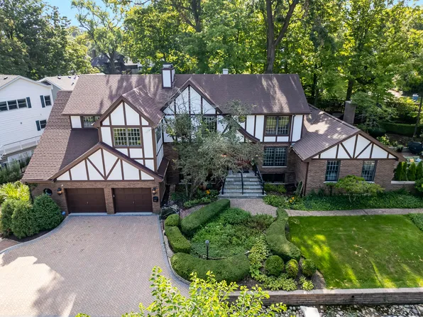 1330 Maple Ave, Downers Grove, IL 60515