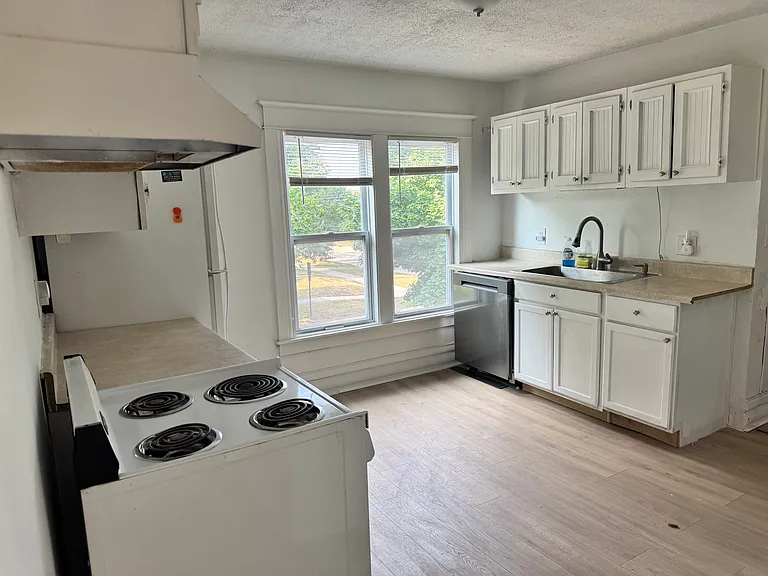 435 1/2 N Pine St #2 — Photo 13