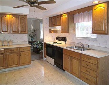 4th image of 508 S Shenandoah Dr