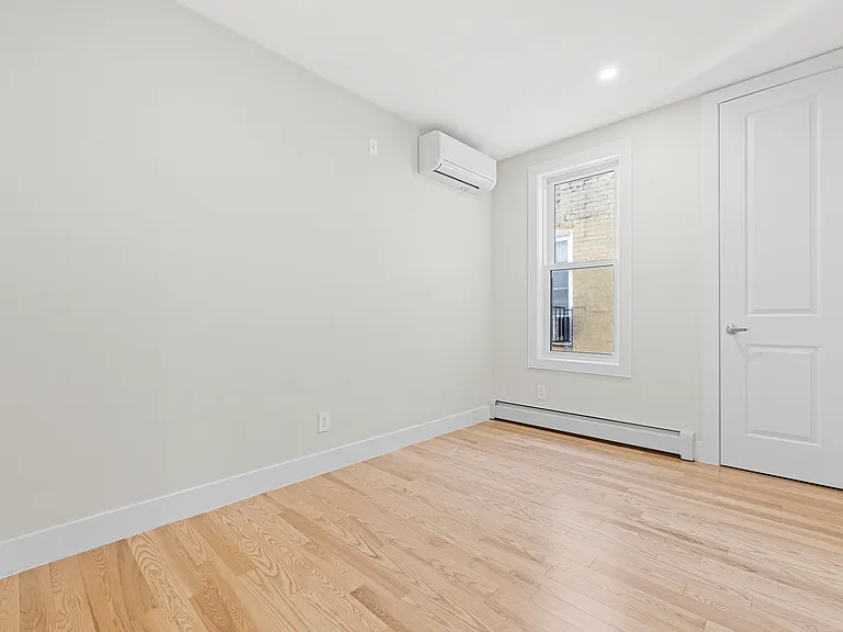 32-03 35th Ave #A — Photo 4