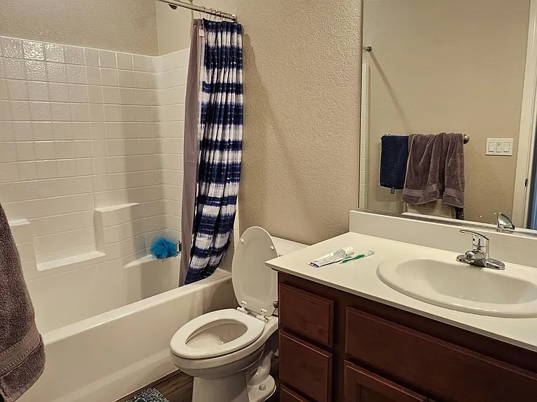 825 Kelsey Ct — Photo 7