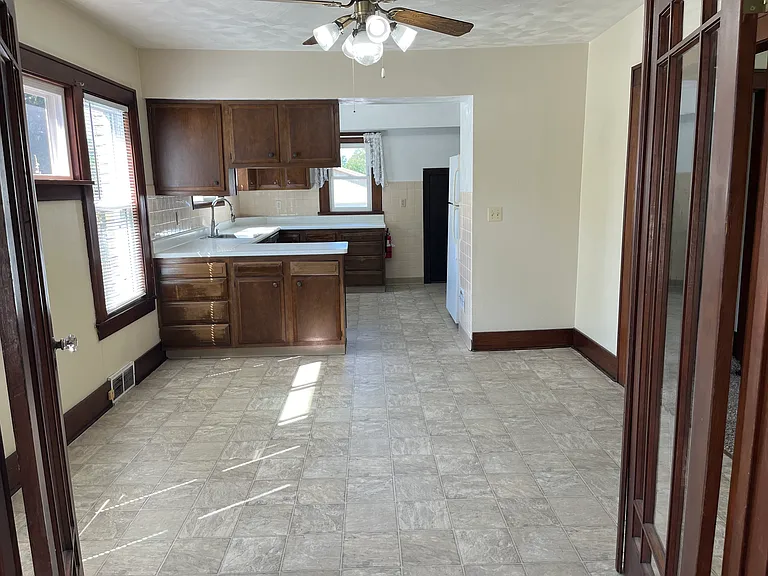 9142 Main St — Photo 4