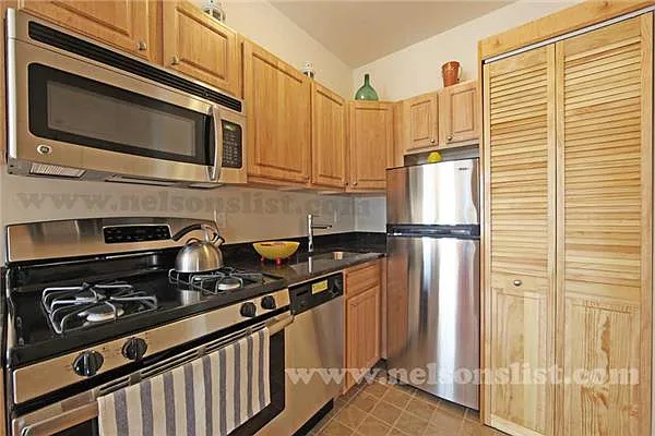 Rented by R New York | media 8