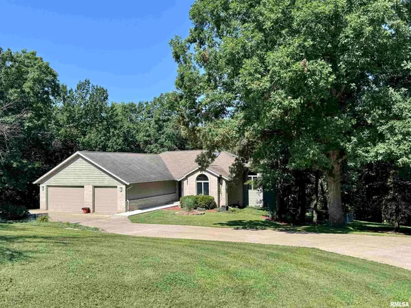 900 N Coal Rd, Colchester, IL 62326