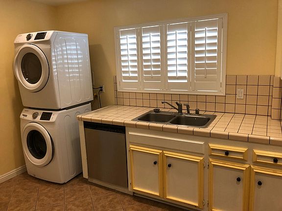 2nd image of 5301 Yarmouth Ave Unit 14
