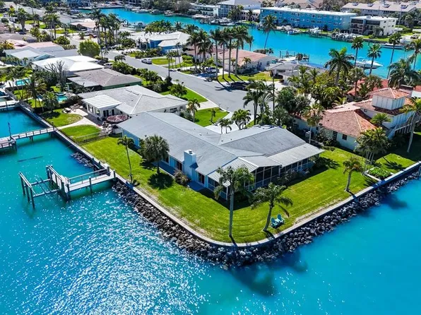 12555 4th St E, Treasure Island, FL 33706
