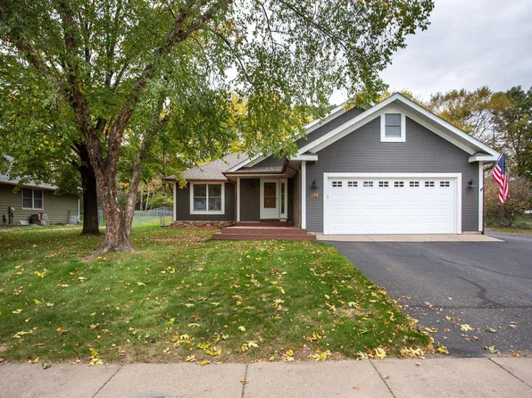 911 Grandview Dr, Hudson, WI 54016