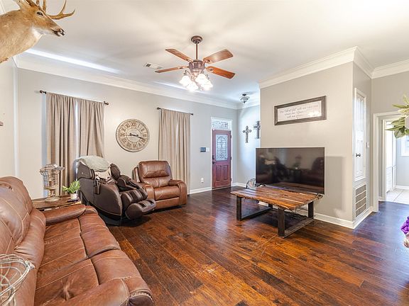 4th image of 150 Greenfield Cir