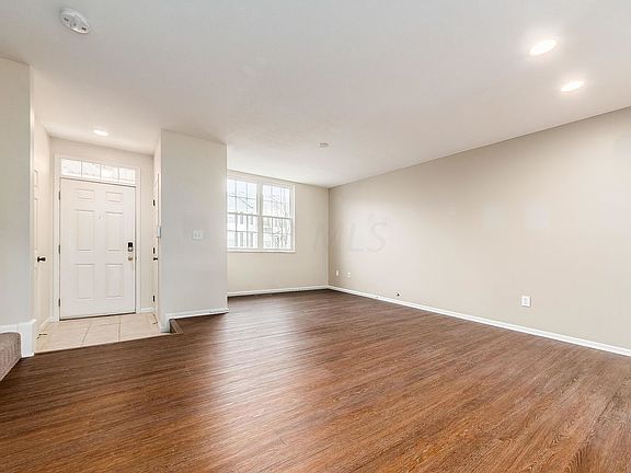 3rd image of 363 Oxford Oak Dr
