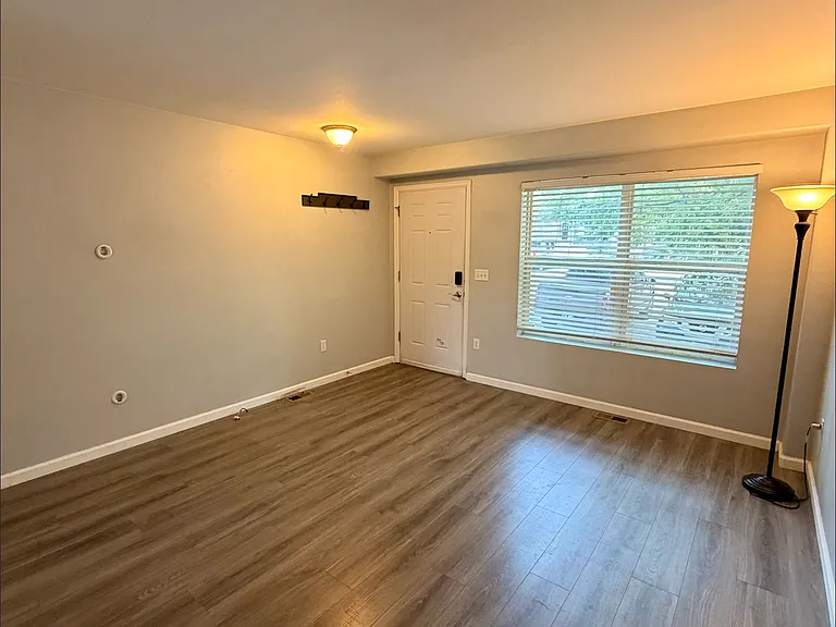 2031 Oakcrest Cir — Photo 3
