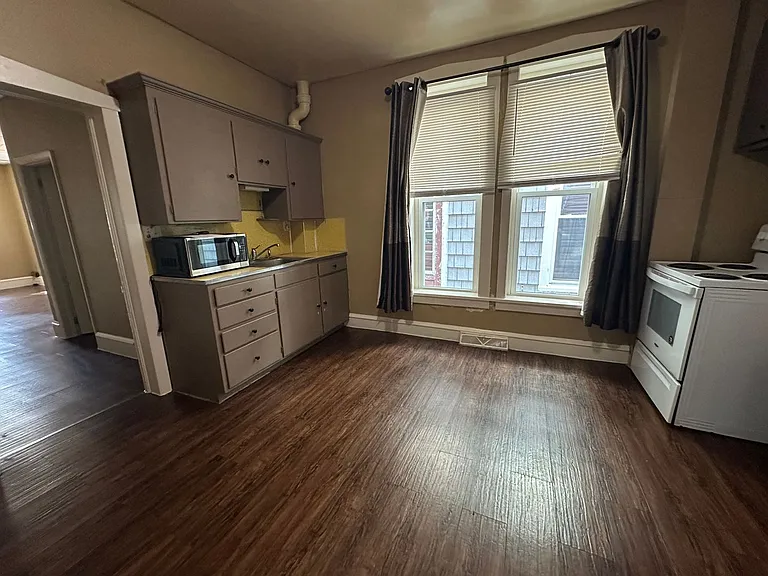 84 E Franklin St — Photo 11