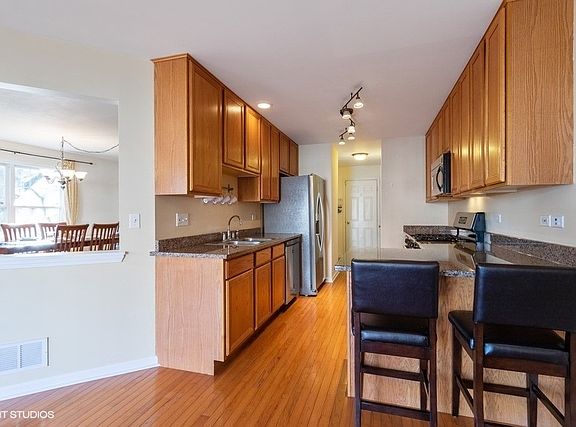 5th image of 1021 N Earls Ct Unit 1021