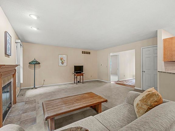 5th image of 51062 Oak Hollow Ln