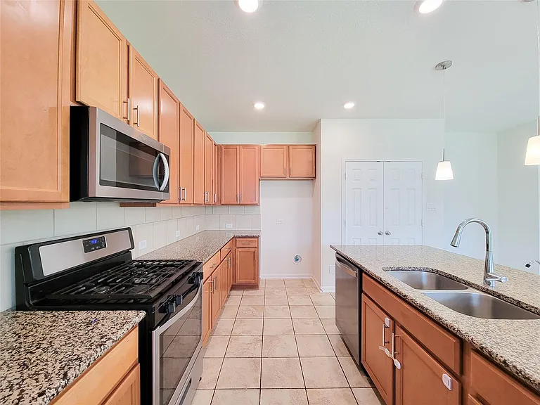 14108 Wedgewood Lakes Ct — Photo 13