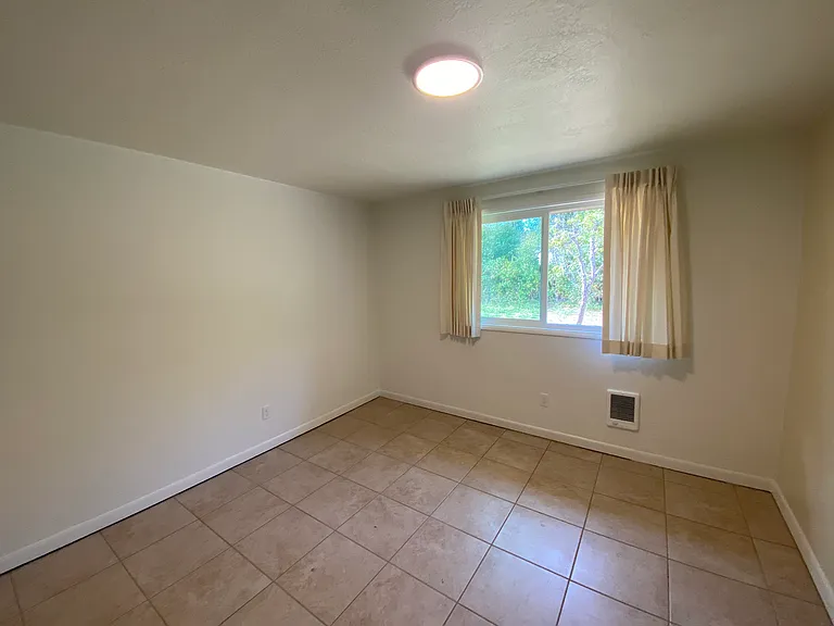 2005 NW Garfield Ave #2015 — Photo 6
