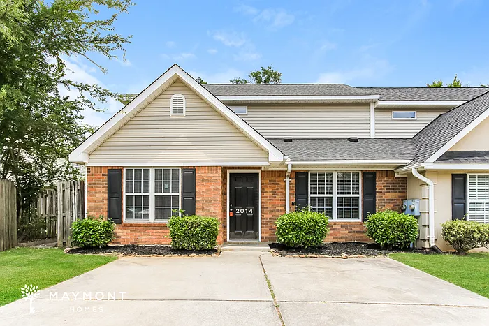 3 bed, 2.0 bath, 1622 sqft, $1,745 — Photo 1