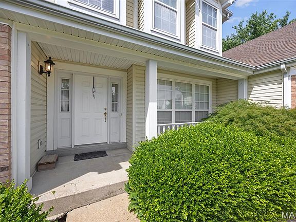 3rd image of 707 Saint Joseph Ridge Ct