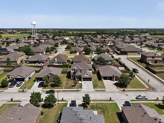 4th image of 502 Hawthorn Dr