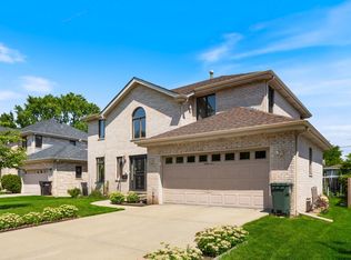 5340 Lee St, Skokie, IL 60077