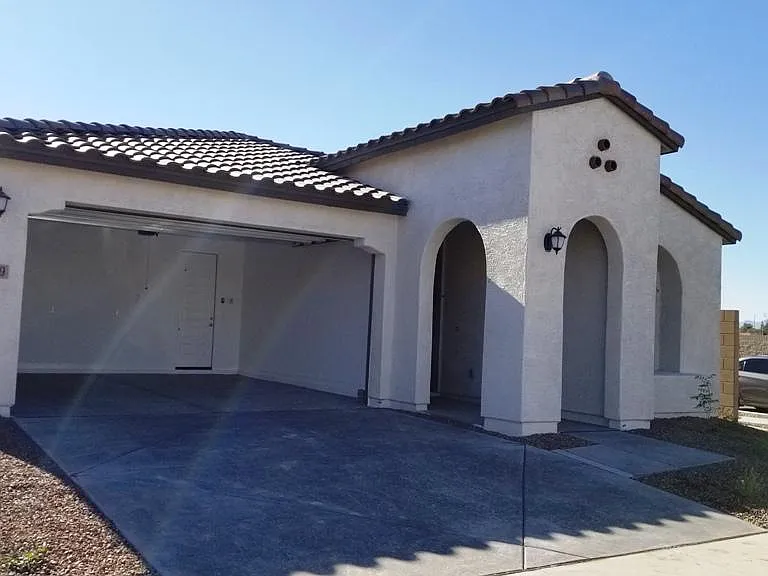 1329 E Glass Ln — Photo 1