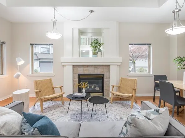 3387 King George Blvd #7, Surrey, BC V4P 1B7