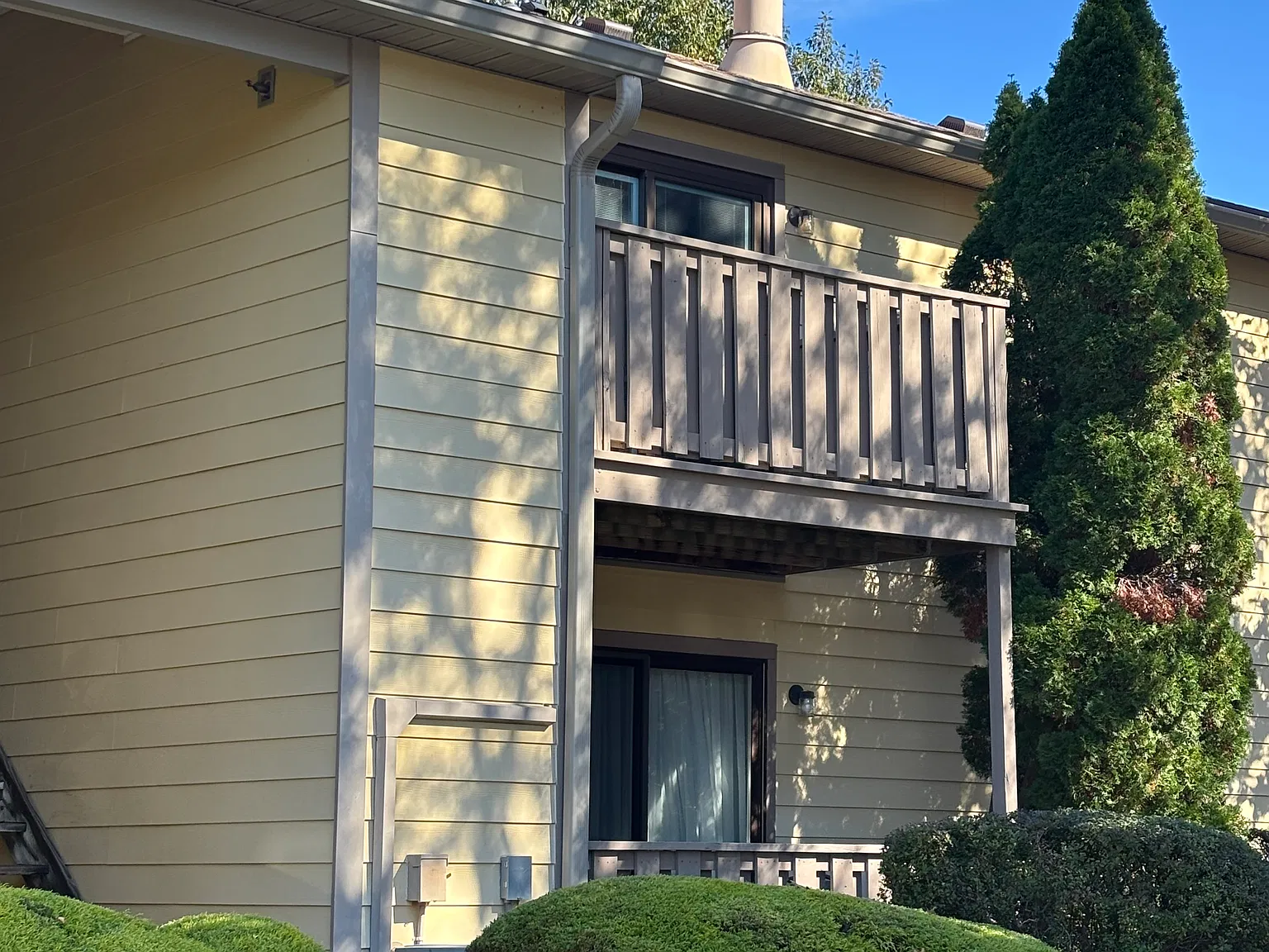 2 bed, 932 sqft, $2,000 — Photo 1