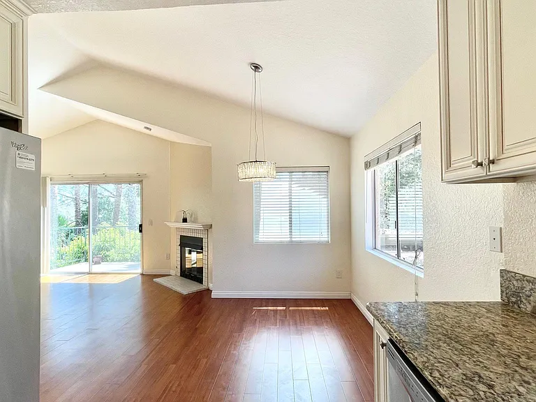 11321 Avenida De Los Lobos #D — Photo 9