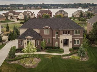10517 Stoney Point Dr, South Lyon, MI
