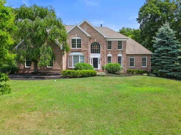 2 Ginger Ln, Washington Twp., NJ 07853