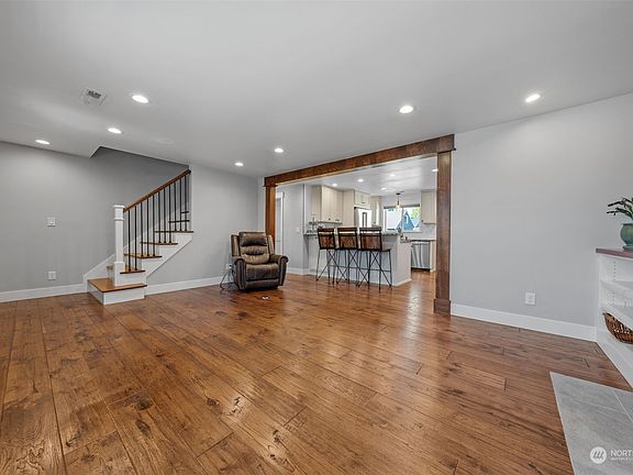 4th image of 1213 2nd Avenue NW