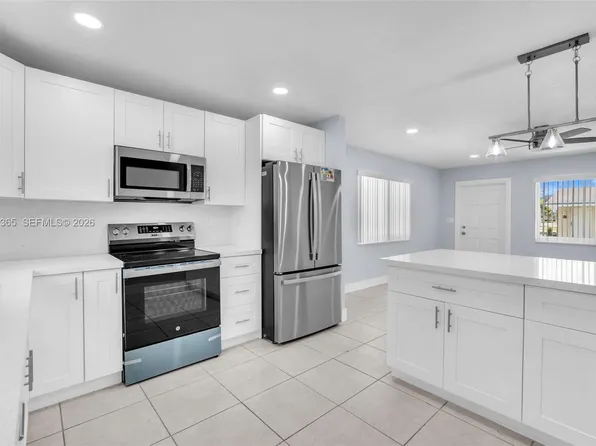 367 Phippen Waiters Rd #1, Dania, FL 33004