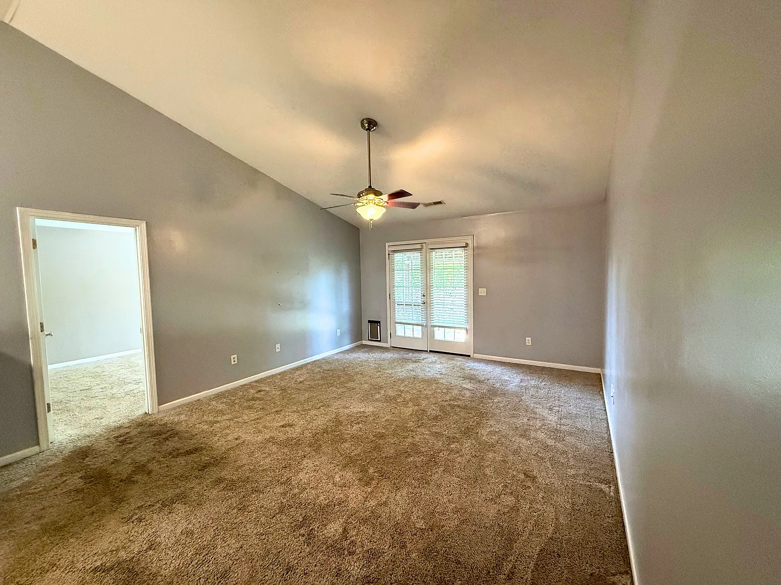3 bed, 1300 sqft, $1,850 — Photo 2