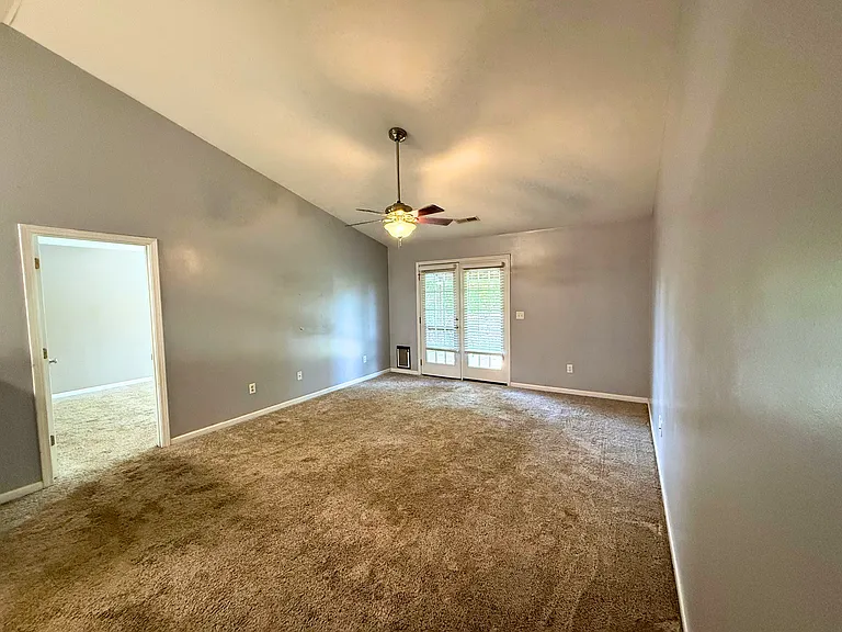 209 Gibby Ln — Photo 2