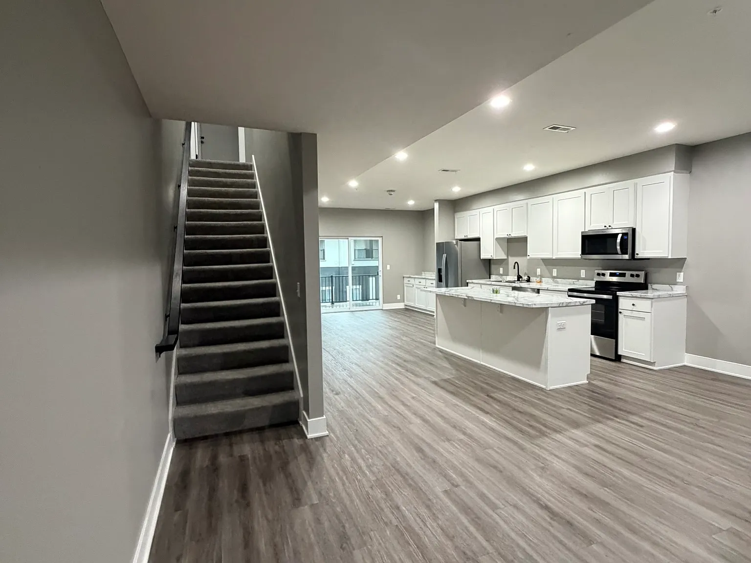 3 bed, 2.5 bath, 1746 sqft, $2,000 — Photo 4