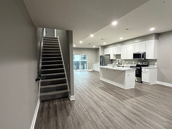 4th image of 2001 Franklin St APT 5