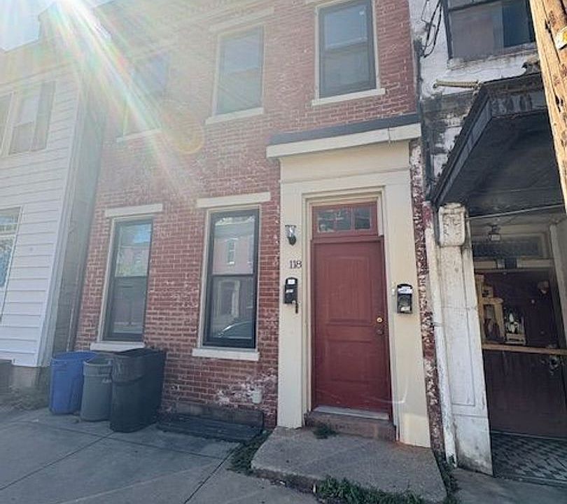 1st image of 118 S Queen St #1