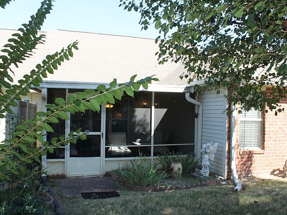 5th image of 415 Biltmore Cir #415