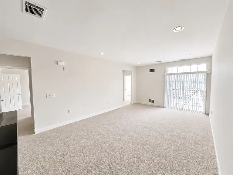 200 W Elm St #1219 — Photo 7