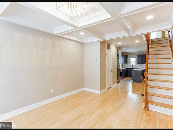 4th image of 27 S Robinson St