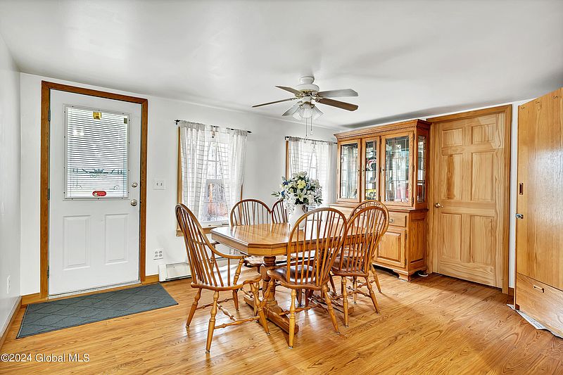 4th image of 98 Luther Road