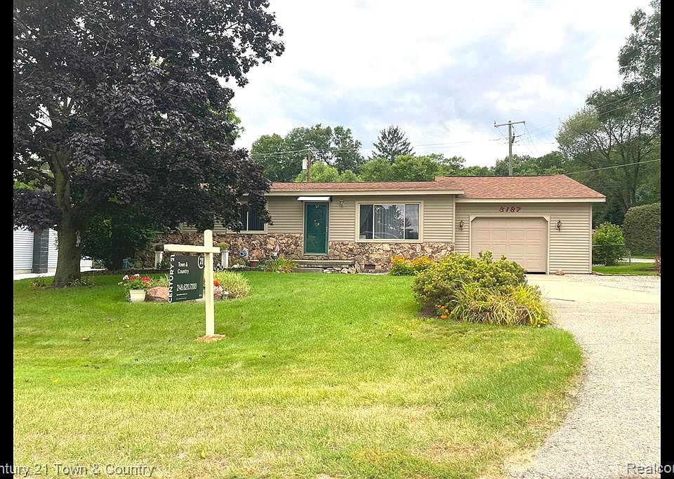 5187 Lindholm Dr, White Lake, MI 48383 Zillow