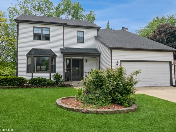 1001 Apple Valley Dr, Bartlett, IL 60103