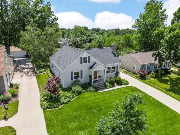 511 37th St NE, Cedar Rapids, IA 52402